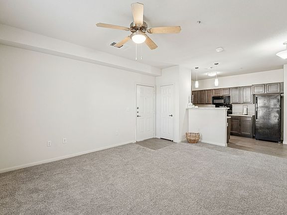 3rd image of 1401 NE Inner Loop #3x2