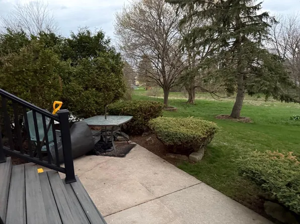 2200 East Excalibur COURT, Oak Creek, WI 53154