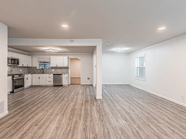 721 Bowman St — Photo 9