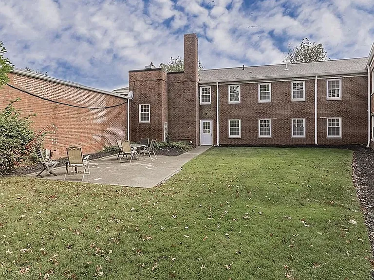 20301 Shelburne Rd #9 — Photo 31