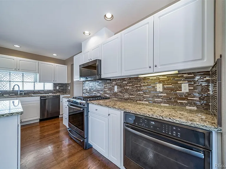 1011 S Valentia St #81 — Photo 15