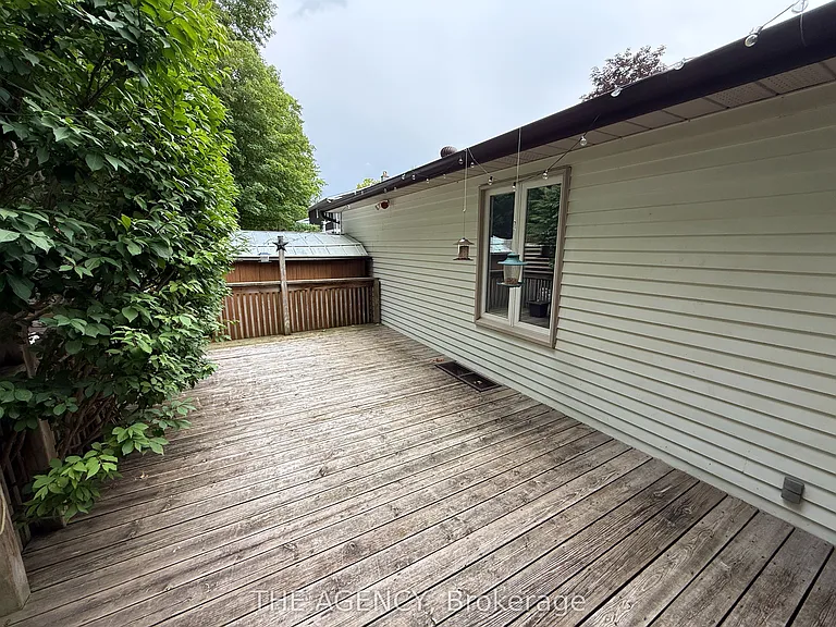 323 Waratah Ave — Photo 46