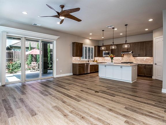 2nd image of 8090 Traditions Ct