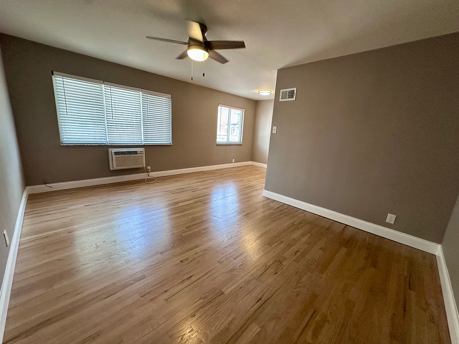 1 bed, 800 sqft, $1,000 — Photo 2