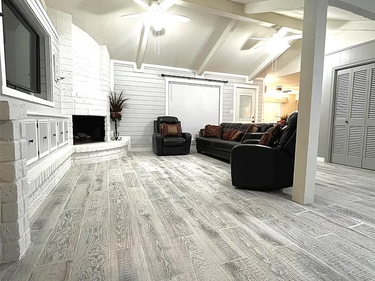 1935 Pine River Dr — Photo 2