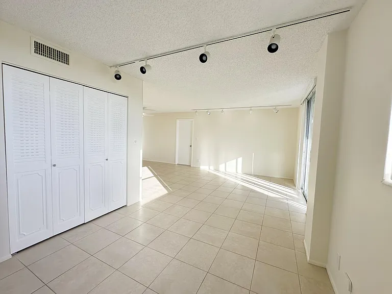 5301 NW 2nd Ave #401 — Photo 15