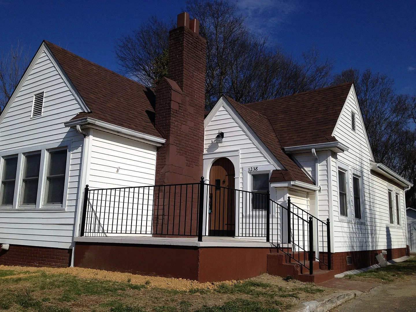 Coming Soon: Charming Renovated Home In Maryville City Pet Friendly! — Photo 1