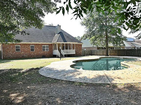 2nd image of 430 McIntosh Way