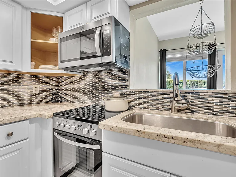 461 SE 19th Ave #B — Photo 17