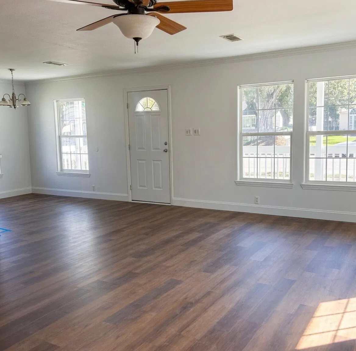 3 bed, 2.0 bath, 1489 sqft, $2,300 — Photo 2