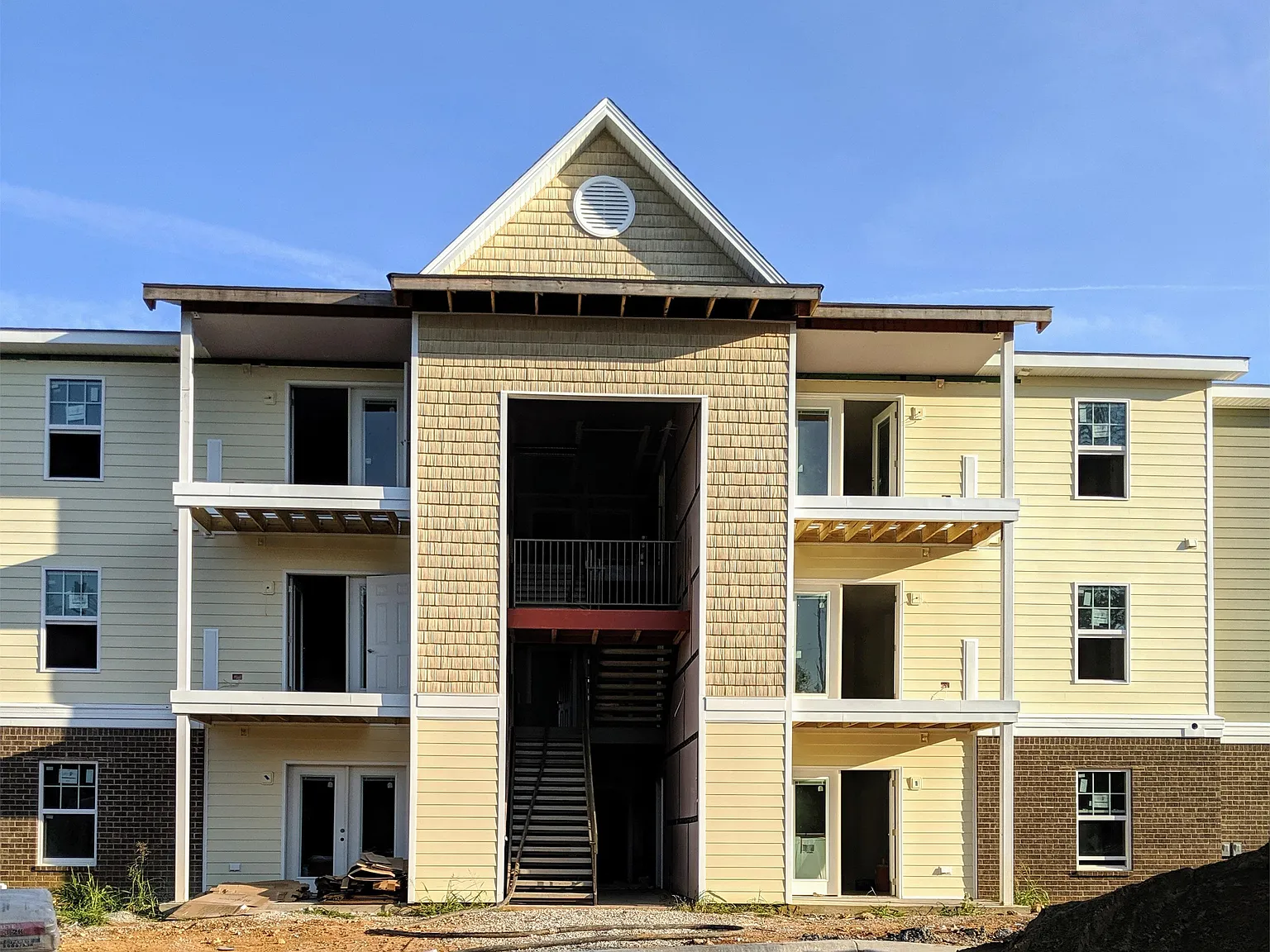 Creekside Crossing Apartments - 9617-102 — Photo 1