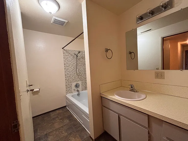 595 NW Oak Ave — Photo 15
