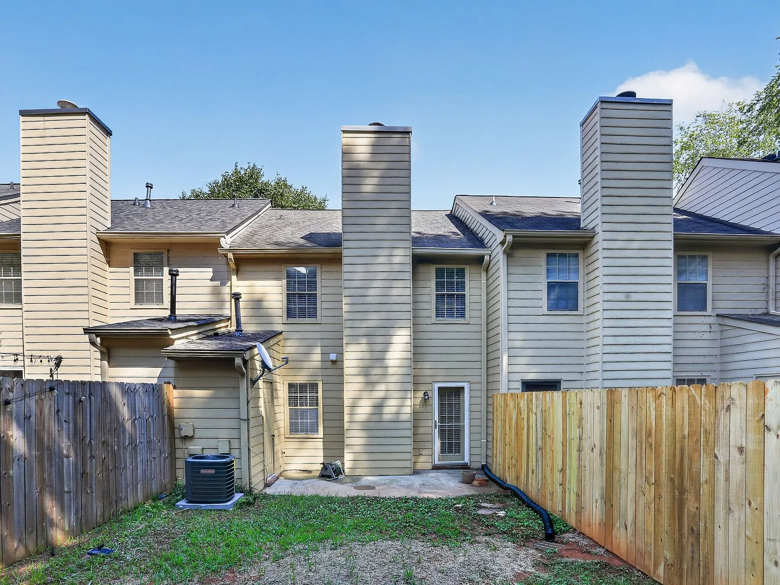 2 bed, 2.5 bath, 1212 sqft, $1,950 — Photo 4