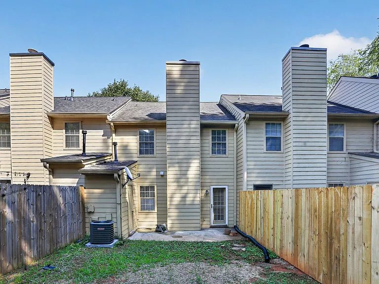 1055 Westfield Trce SE — Photo 4