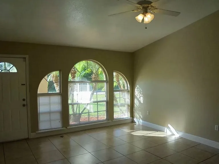 417 Gannet Ct — Photo 3