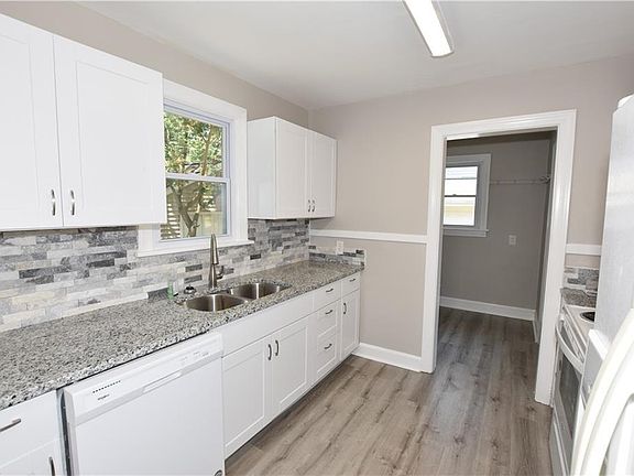 5th image of 183 W Bayview Blvd