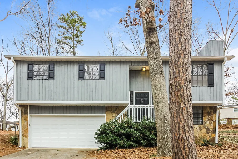 3 bed, 2.0 bath, 1164 sqft, $2,480 — Photo 1