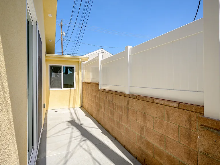 520 S Kenneth Rd — Photo 14