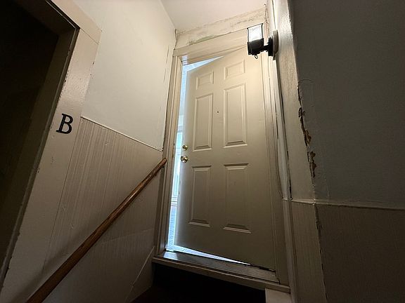 3rd image of 836 Columbia Ave APT 2B