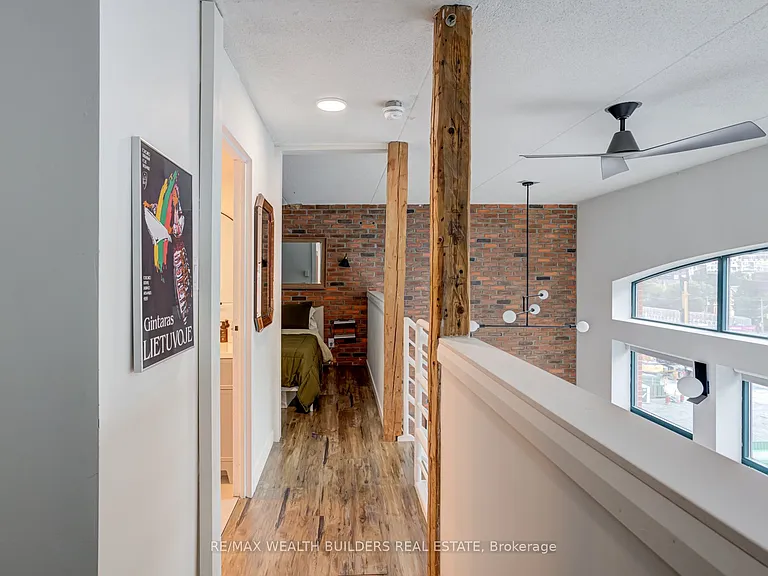 393 King St E #403 — Photo 19