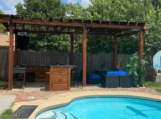 804 N Parkview Cir, Moore, OK 73170