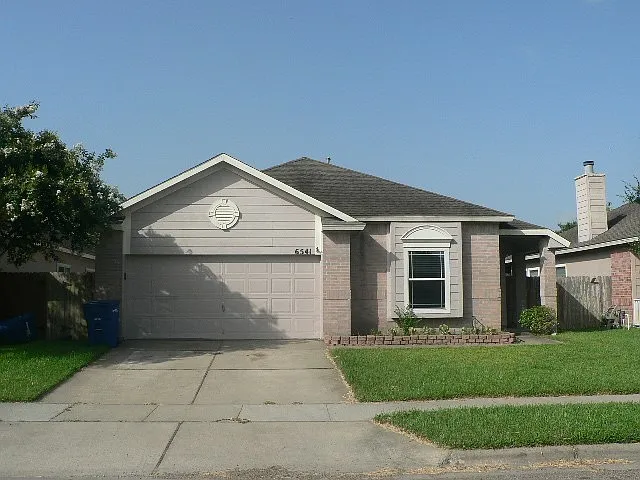 6541 Fenwick Dr