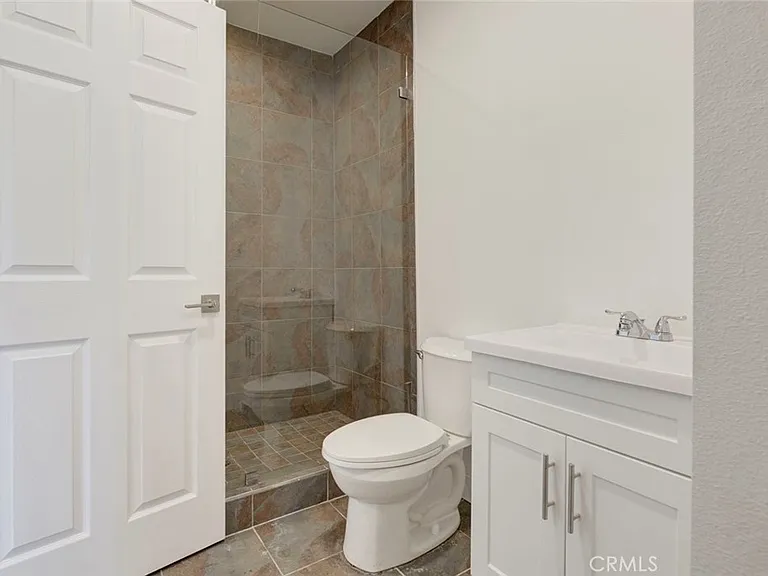 11326 Haskell Ave — Photo 12