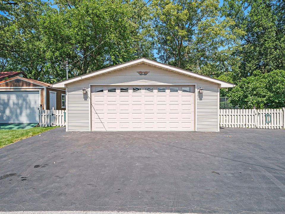 1st image of 224 Island Dr