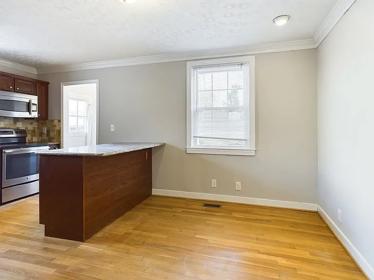 2513 Libbie Ave — Photo 10