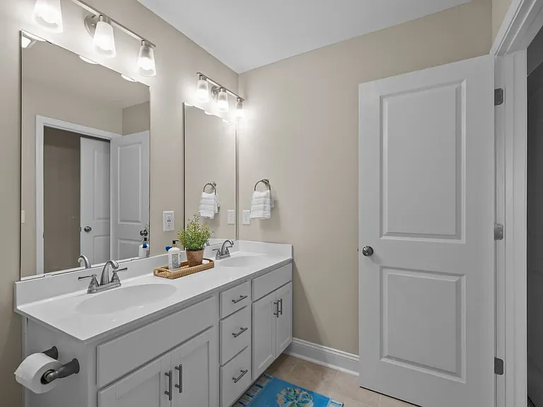 172 Coastline Cir — Photo 8