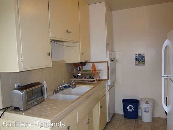 3rd image of 5266 La Jolla Mesa Dr