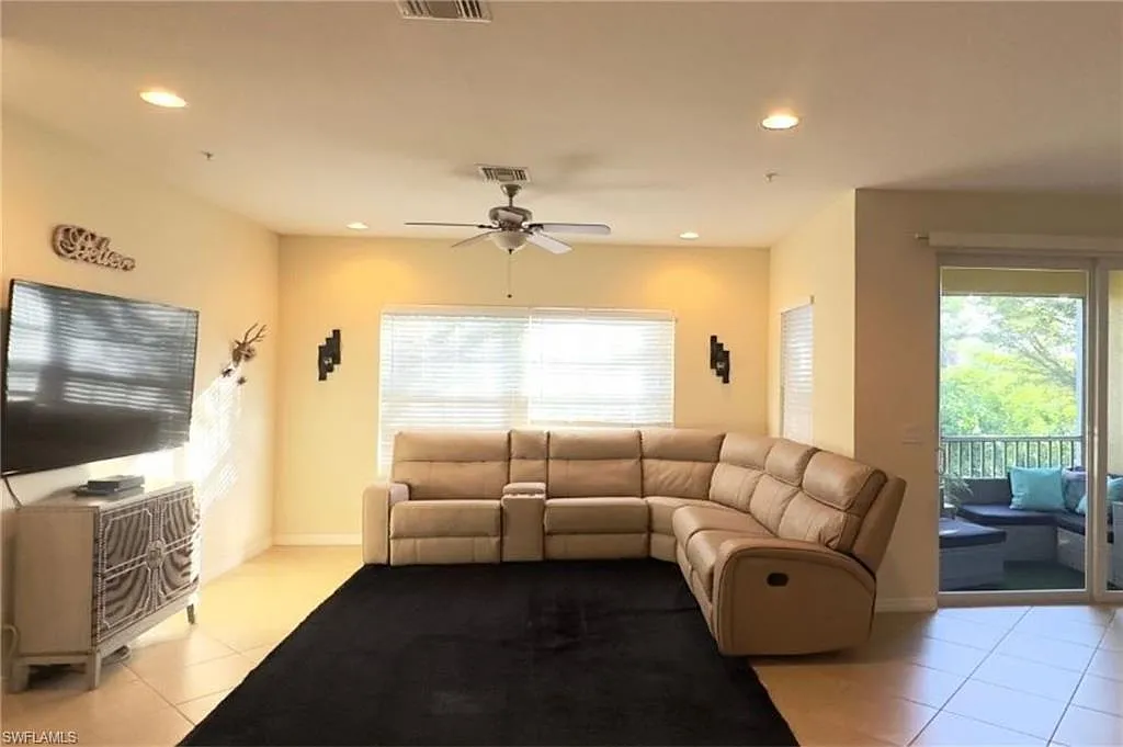 3 bed, 2.0 bath, 1440 sqft, $2,900 — Photo 3