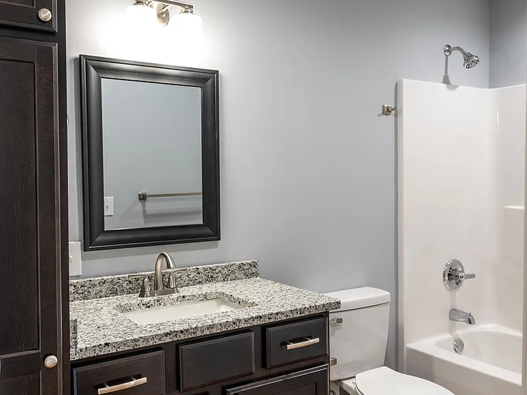 1423 Irwin Ave — Photo 24