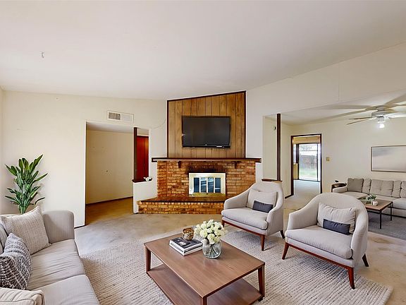 3rd image of 3045 Villa Sur Trl