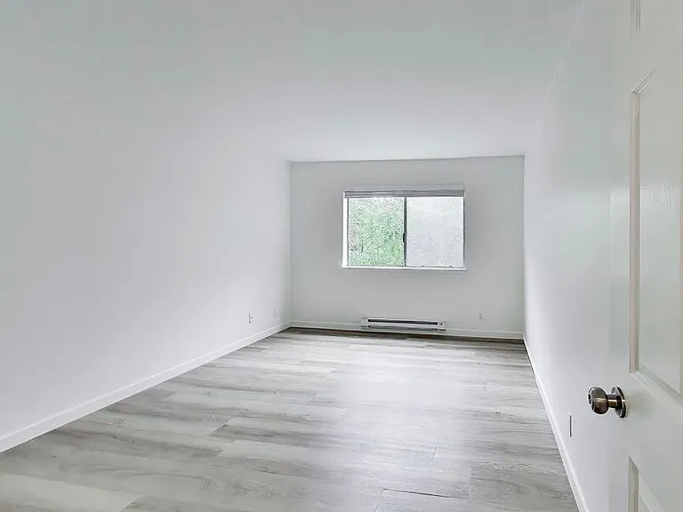 1015 Continentals Way — Photo 10