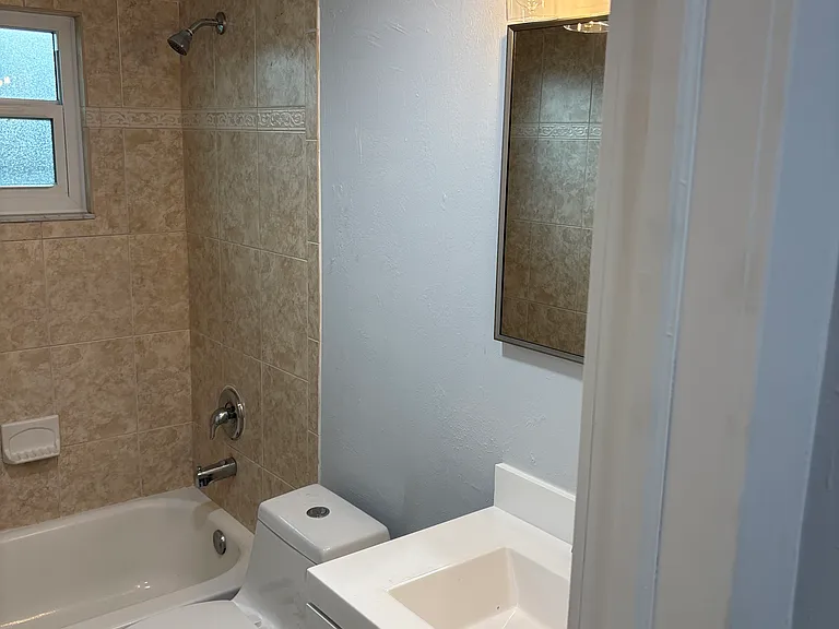 22 NW 15th Pl — Photo 5