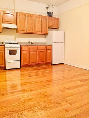 Rented by Roberto Guilbet, LREB | media 32