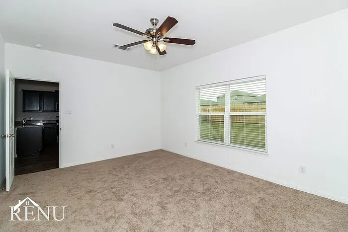 137 Fox Glen Trl — Photo 12