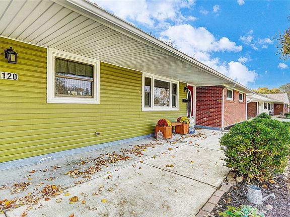 5th image of 120 Blackstone Dr