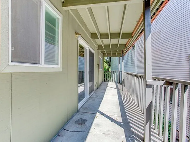 Barbur Place SE Portland — Photo 3