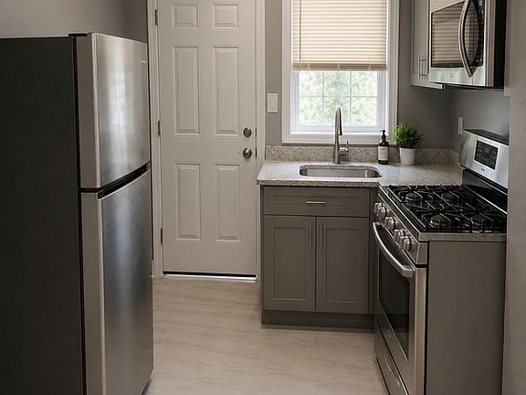 4th image of 3804 N Darien St #1A