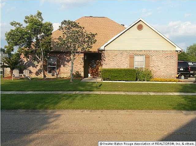 1st image of 17144 Fountainbleau Dr