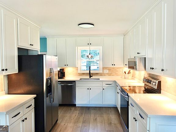 5th image of 2015 Commonwealth Rd