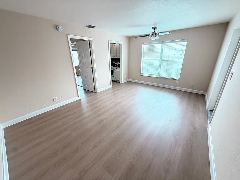 815 Middle River Dr — Photo 10