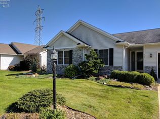 442 Country Meadows Dr, Oak Harbor, OH 43449