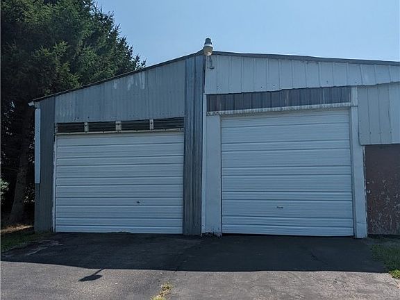 4th image of 2450 Edwards Rd