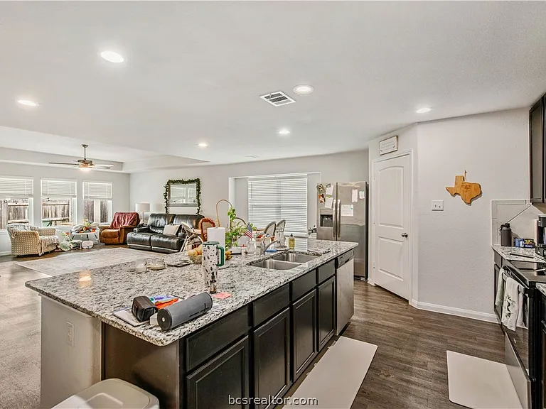 993 Marquis Dr — Photo 10