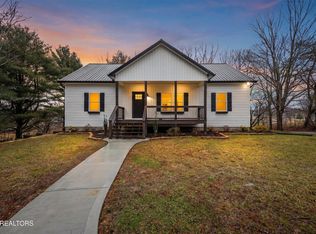 136 Log Ln, Jacksboro, TN 37757