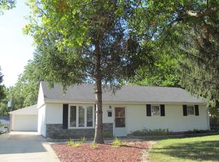2537 75th St, Woodridge, IL 60517