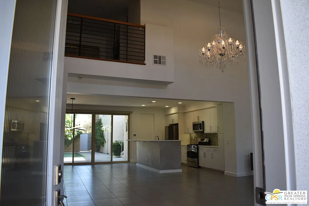 2 bed, 2.5 bath, 1917 sqft, $3,800 — Photo 3